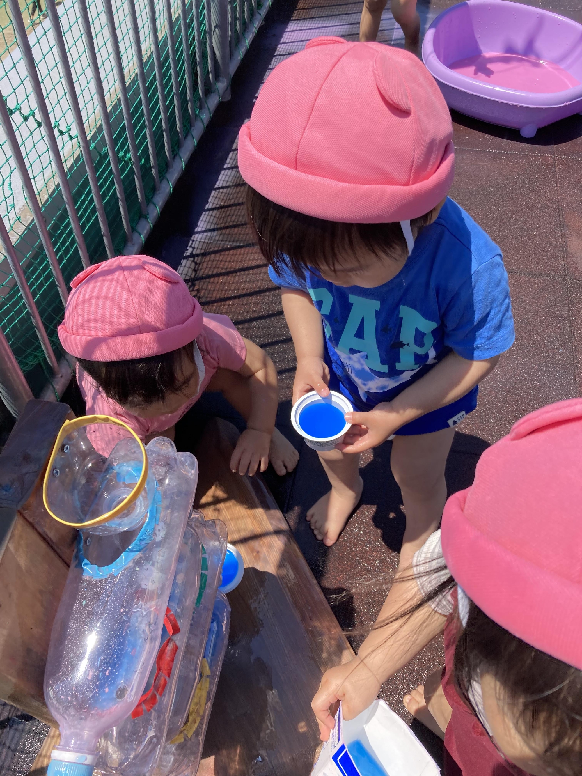 今日の子どもたち　＊色水遊び＊１歳児
